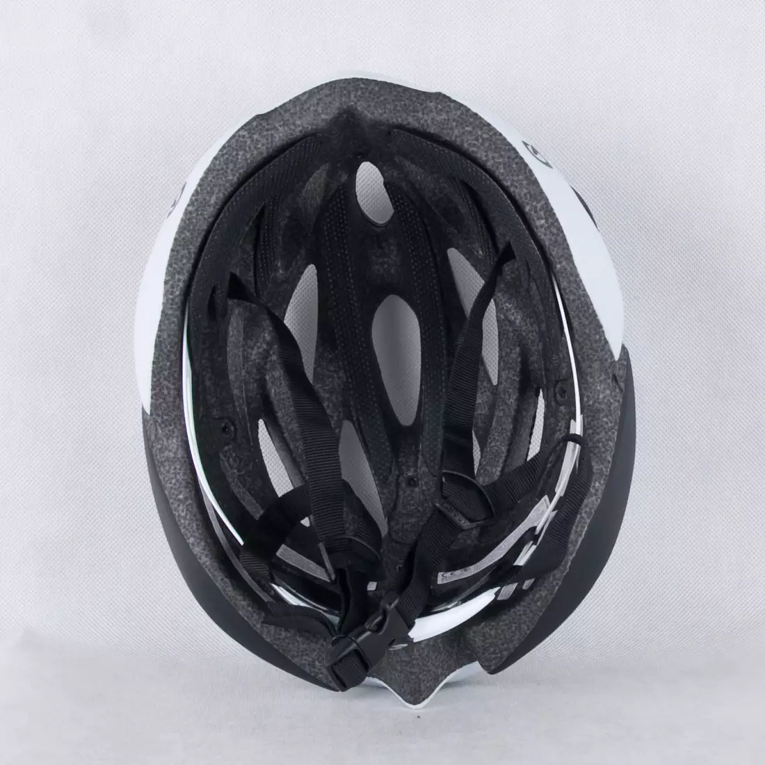 GIRO SAVANT - bílá a černá matná cyklistická přilba
