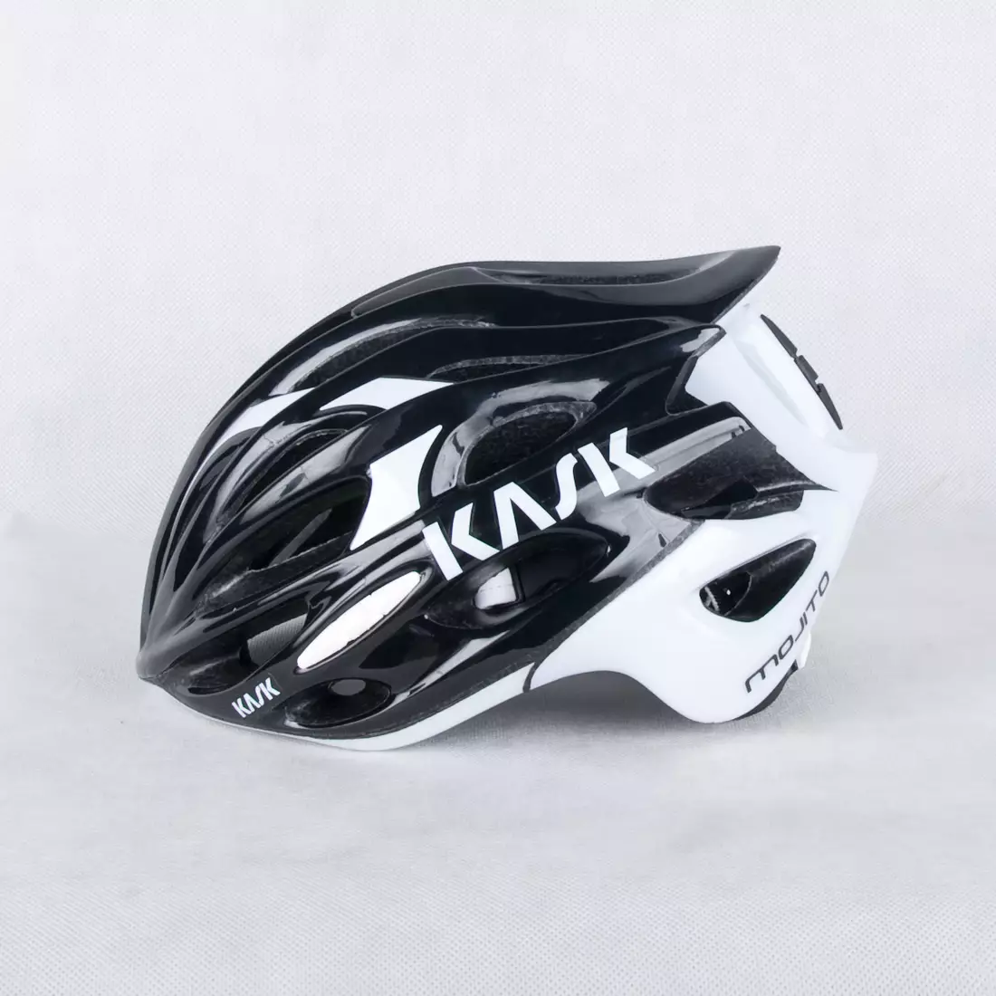 MOJITO HELMET - cyklistická helma CHE00044.240 Nero-Bianco