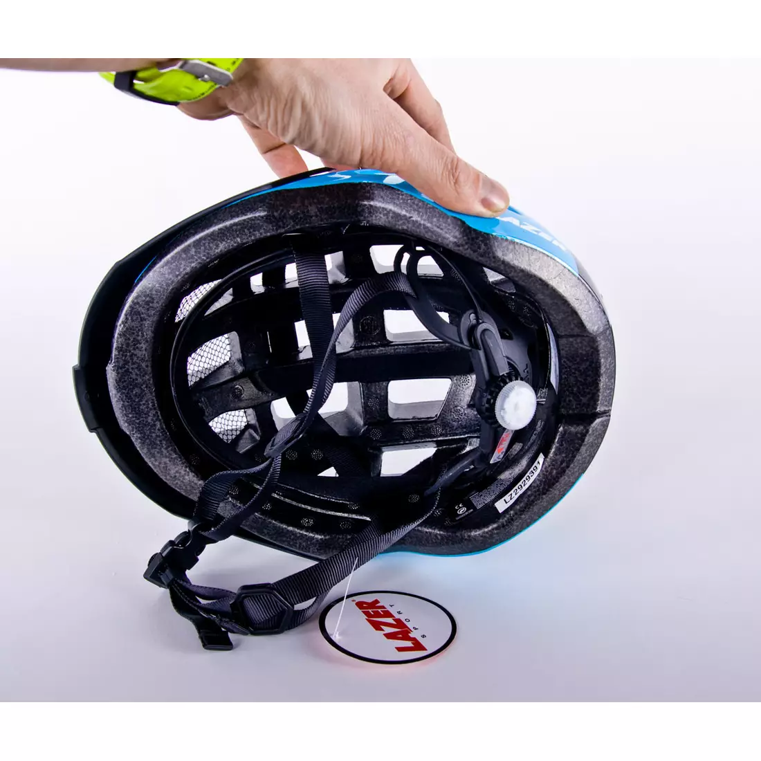 LAZER Compact DLX cyklistická helma LED síťka proti hmyzu modrá černá lesklá
