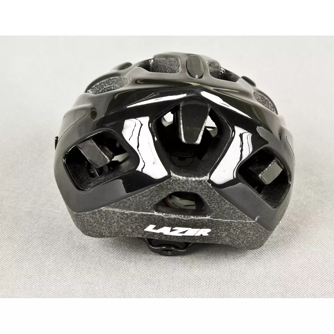 MTB cyklistická helma LAZER - CYCLONE, barva: černá lesklá