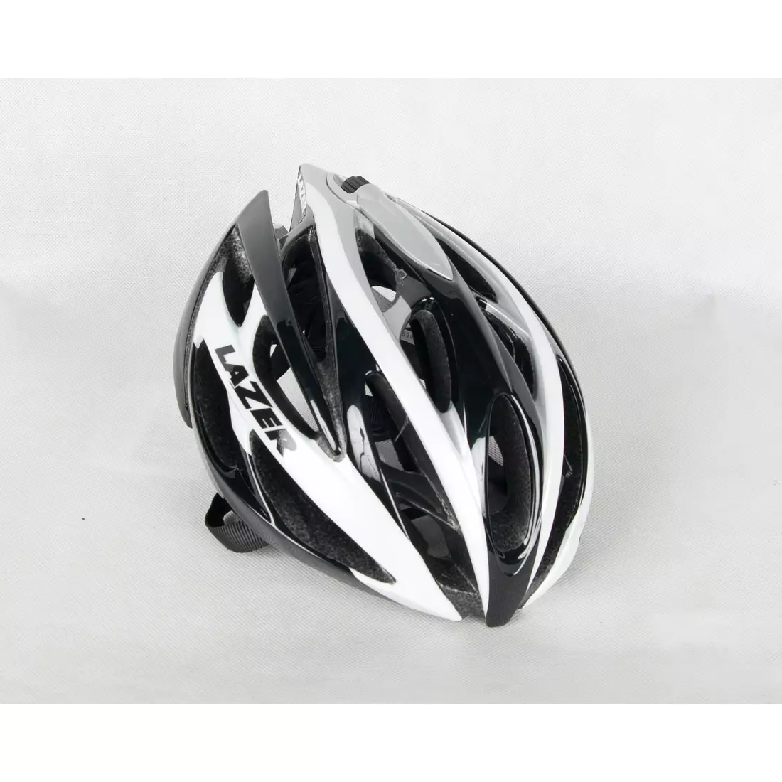 Silniční cyklistická přilba LAZER O2, bílá a černá
