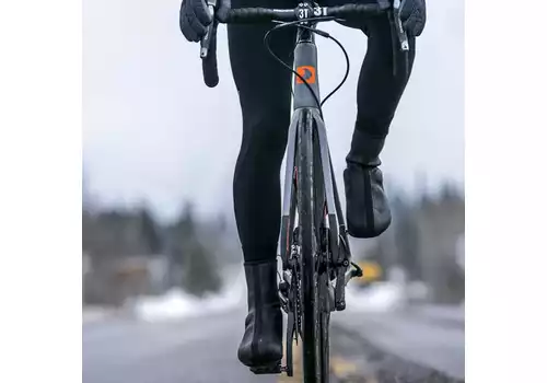 Jak chránit kolena v chladném počasí při jízdě na kole?