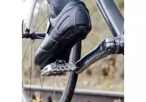 Jak správně nainstalovat zarážky do cyklistických bot?